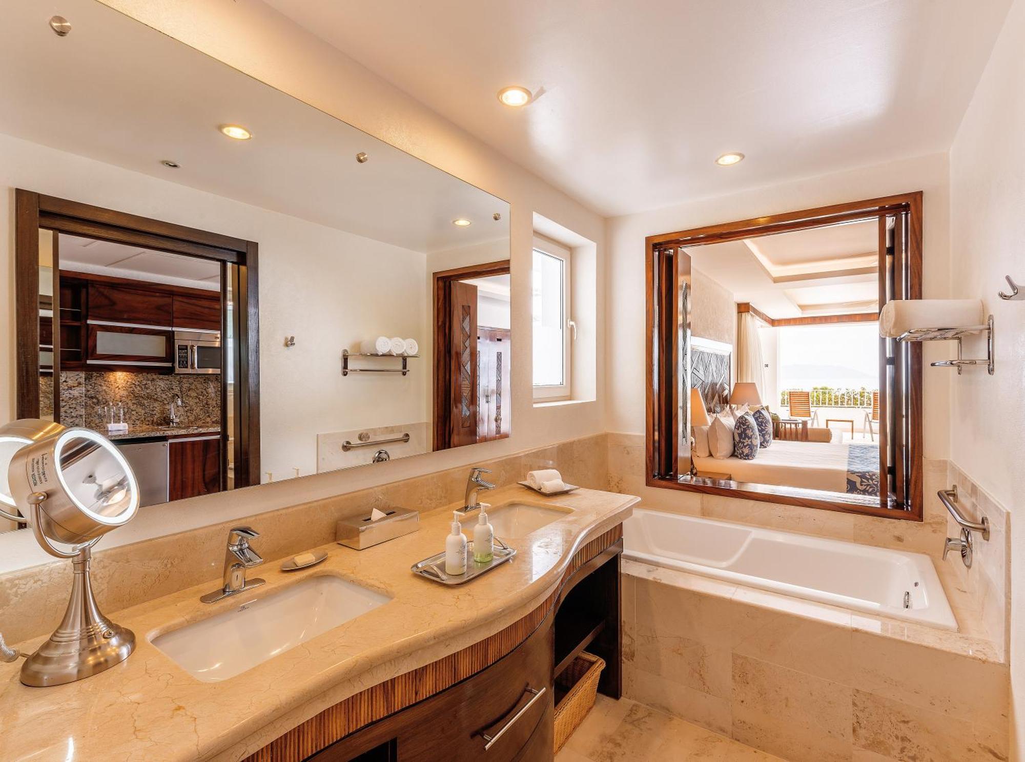 Grand Junior Suite Double Ocean View